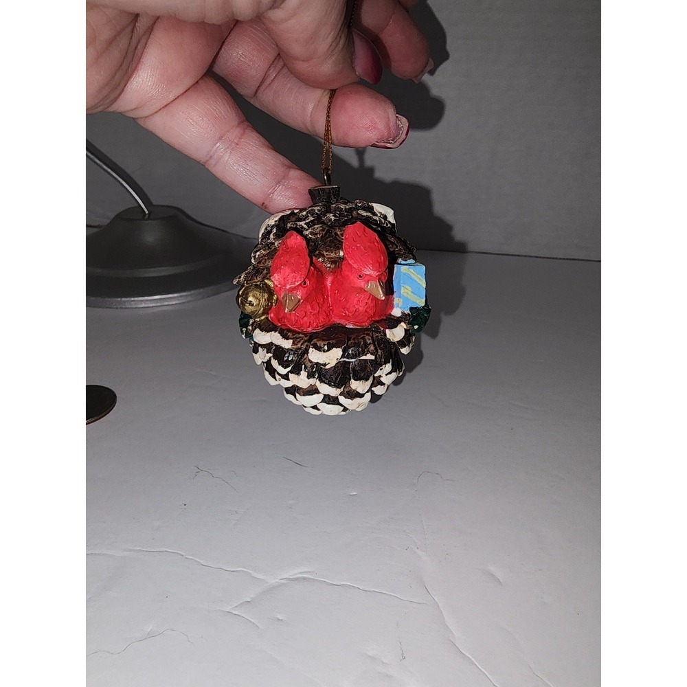 Vintage Woodland Christmas Tree Ornament Red‎ Bird Cardinals in Pine Cone